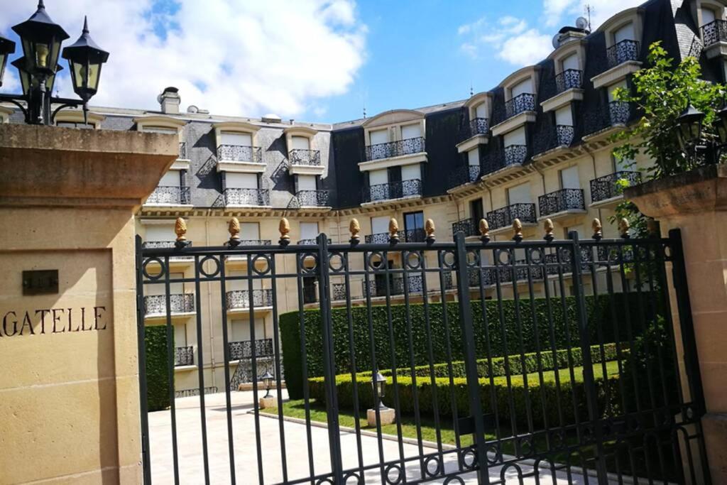 Апартаменты Nid Douillet A Bagatelle Довиль Экстерьер фото